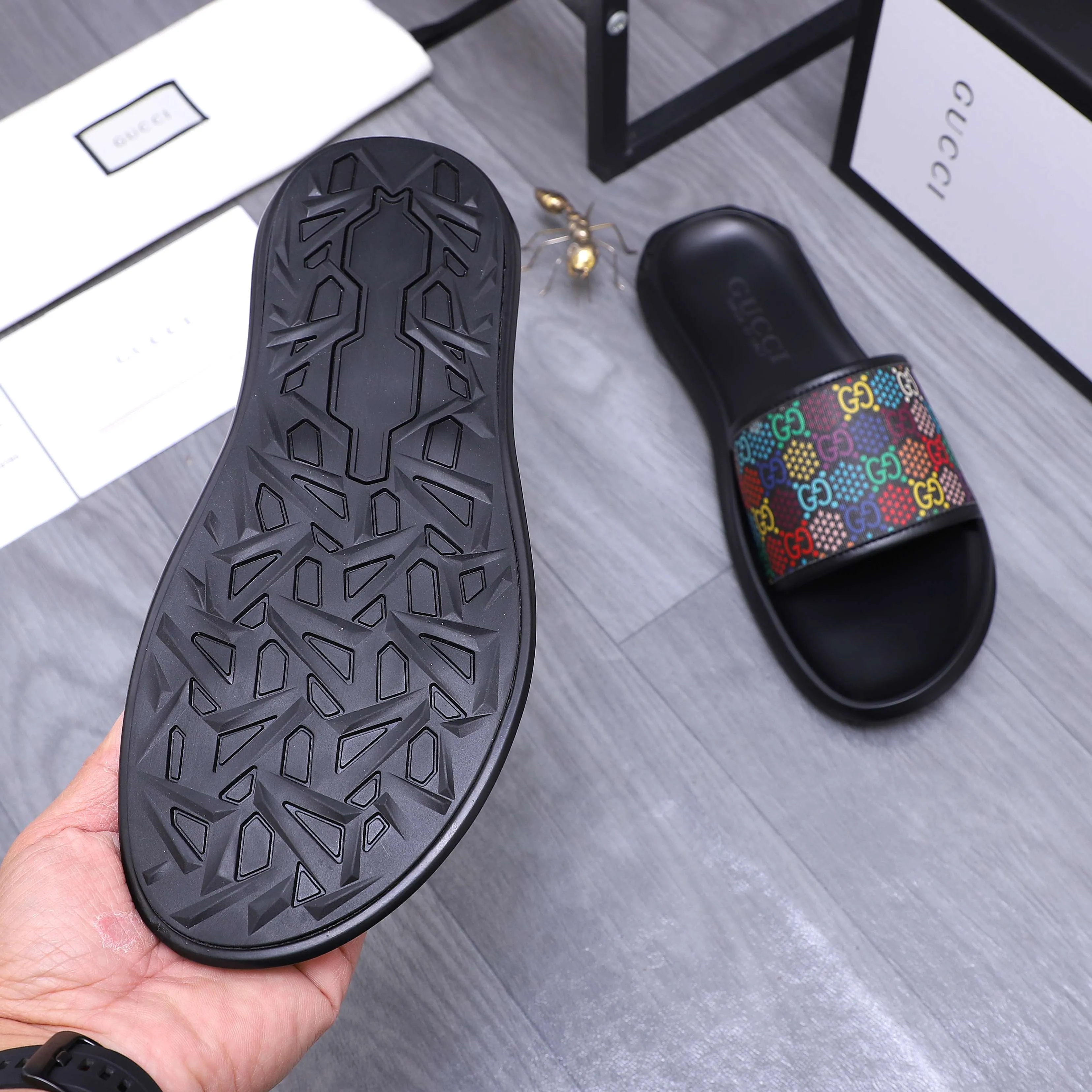 Men's shoes 💰280 Product trademark: GUCCI "Gucci" slippers Regular size: 38-44 (45.46 custom-made, non-returnable) Product materials: Selected cowhide printed upper, instep imitation leather lining, original outsole